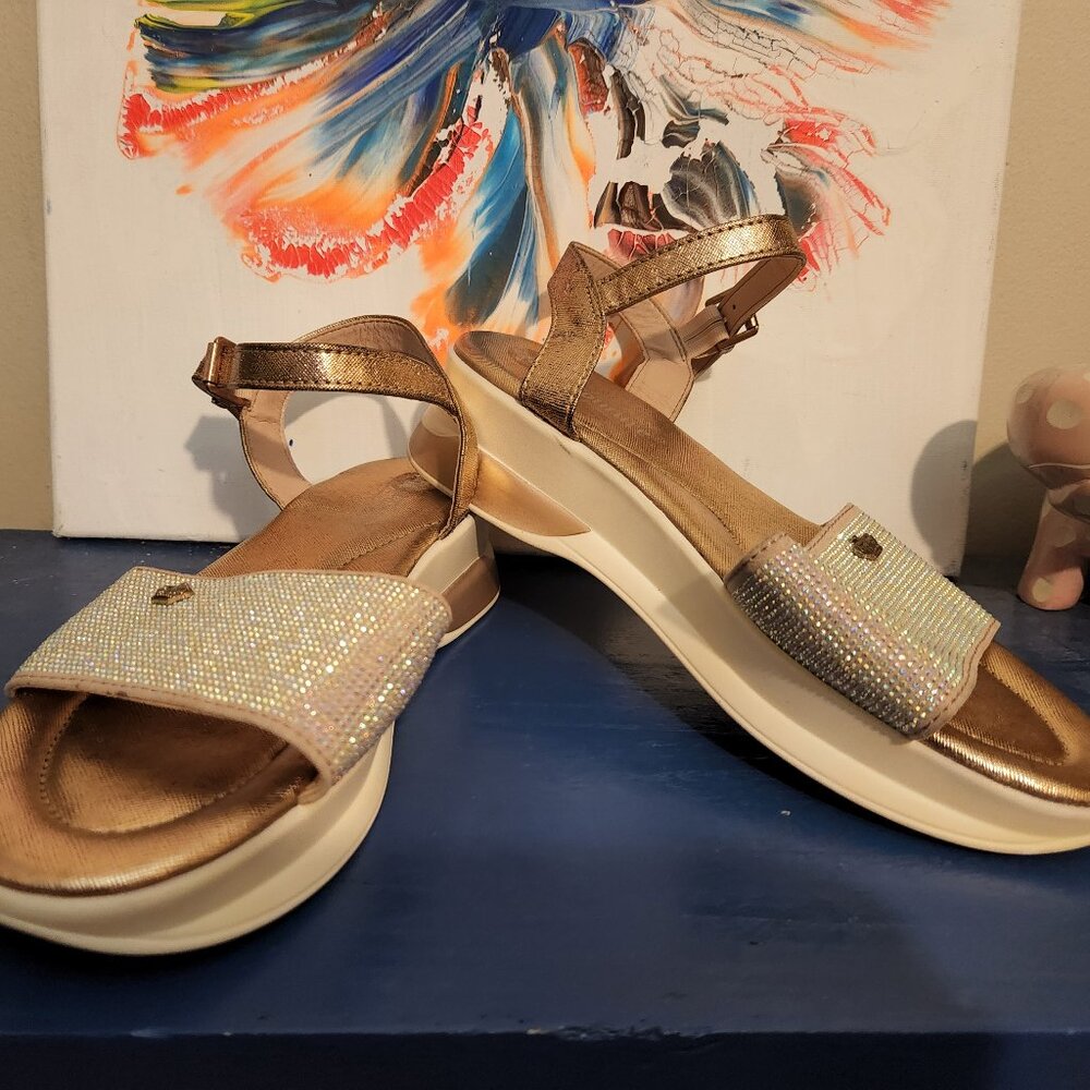 Women's size 9 JUICY COUTURE bronze shimmery and jeweled ankle strap sandals